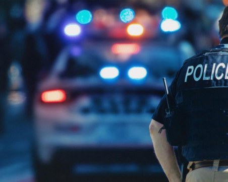 Мъж с експлозиви се е барикадирал в банка в Черна гора и заплашва да я взриви