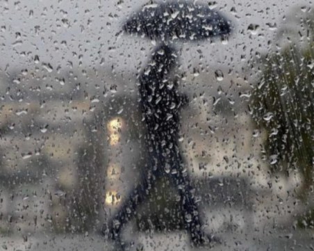 Жълт код за опасно време в 8 области! Очакват се валежи до 35 л/кв.м