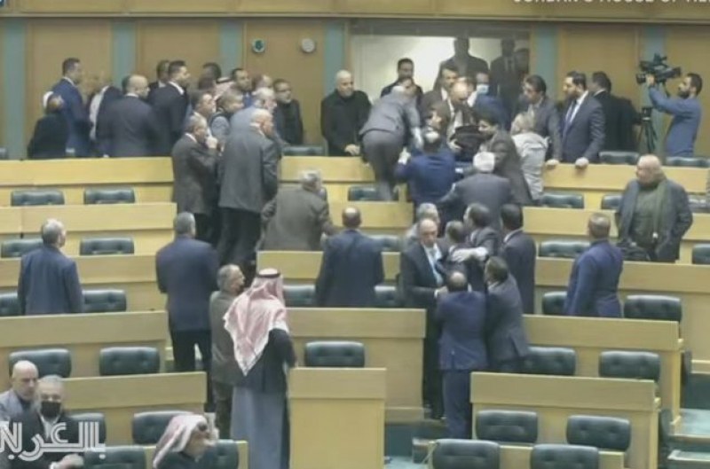 Бой в парламента в Йордания заради дебат за равенството между мъжете и жените