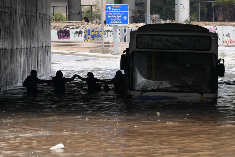 Наводненията в Гърция нанесоха сериозни щети