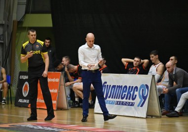 Помощник треньорът на Академик Александър Груев и играчът Васил Бачев коментираха