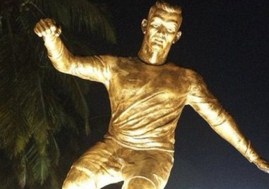 Нова статуя на Кристиано Роналдо в Индия предизвика ожесточени спорове