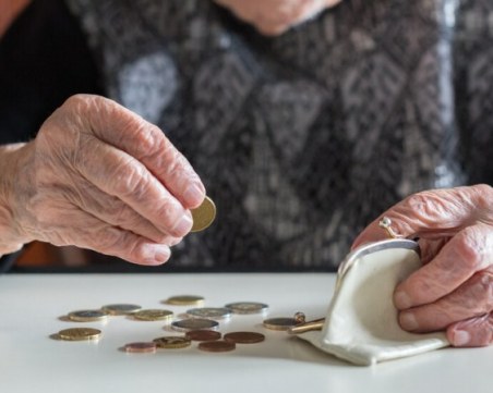 НОИ с важно уточнение за добавката от 75 лв. за пенсионерите, които ще се ваксинират