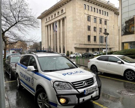 Полиция влезе в община Бургас, изземват документи