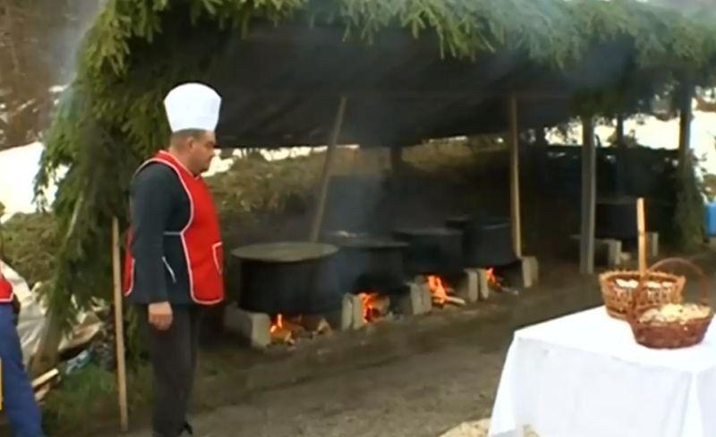 Раздават курбан за здраве на всички шофьори на пътя Смолян-Асеновград