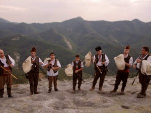 Емоционална песен създадоха млади пловдивски изпълнители ВИДЕО