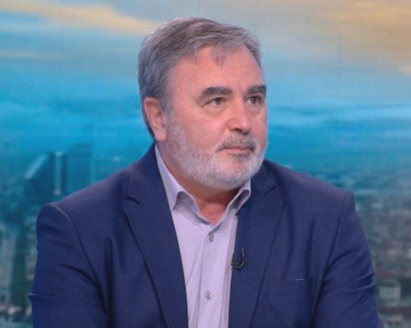Ангел Кунчев: Съкращаваме интервала за поставяне на трета доза
