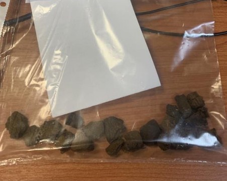 Задържаха бежанец, прекарвал тайно дрога на аерогара София