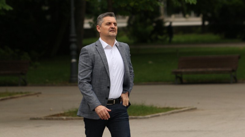 Националният съвет на БСП изключи от партията Кирил Добрев, съобщиха