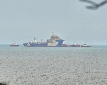 Екипаж на български кораб е с COVID-19,  починал е готвачът