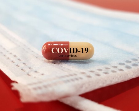 Великобритания одобри хапчето срещу COVID-19 на Pfizer