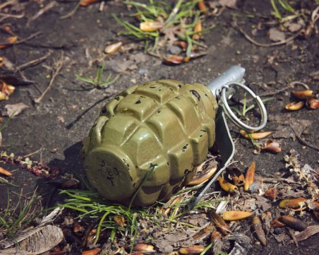 Задържаха мъж с бойна граната в центъра на София