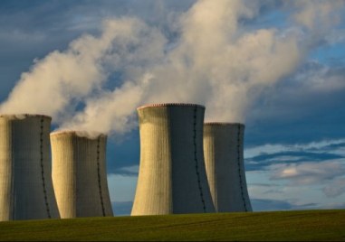 Германия изведе от експлоатация три от последните си шест атомни централи придвижвайки