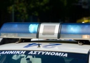 Гръцката полиция разследва нападение пред църква в Атина със самоделно