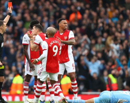 Манчестър Сити обърна Арсенал с гол в края и спорно съдийство