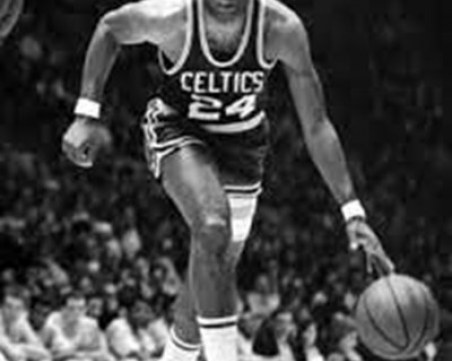 Почина 10-кратен шампион на НБА