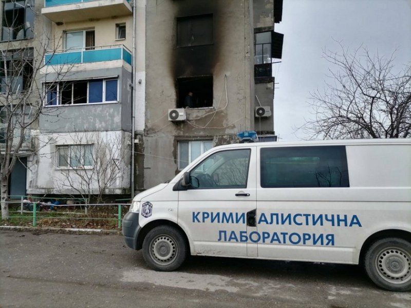Мъж загина при пожар в Русенско, жена и дете са в болница