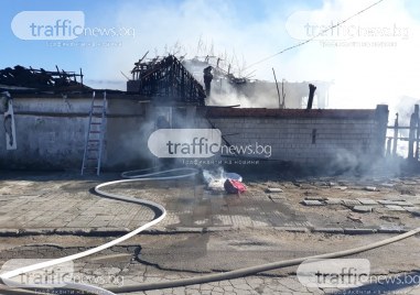 Къща избухна в пламъци в района на пазара в Раковски