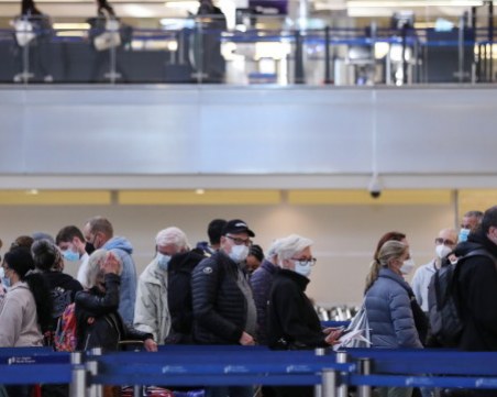 Анулираха близо 3000 полета в САЩ заради Омикрон и буря