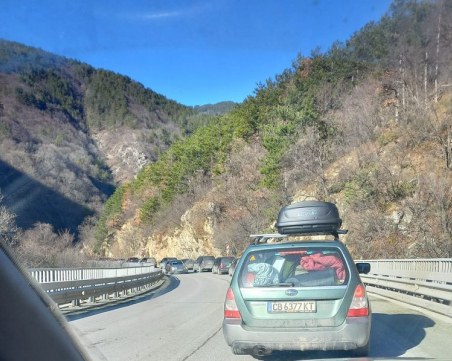 Километрично задръстване по пътя Смолян-Асеновград