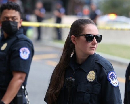 Няколко убити и ранени при стрелба на новогодишно парти в САЩ