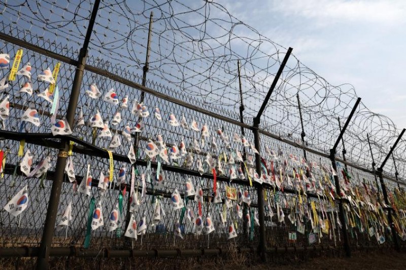 Южнокореец е пресякъл силно укрепената граница при рядко бягство към