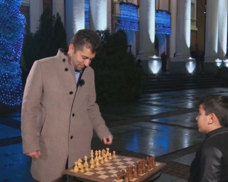 Кое е 10-годишното дете, победило Кирил Петков на шах в новогодишната нощ?