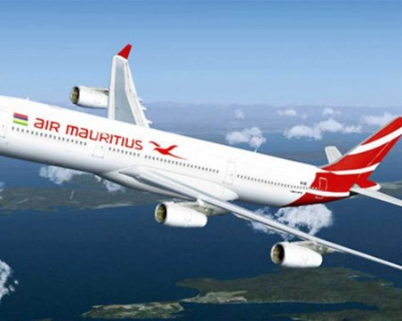 Намериха новородено в тоалетната на самолет