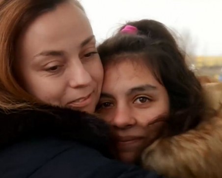 След 8 години чакане 16-годишно момиче беше осиновено от американци