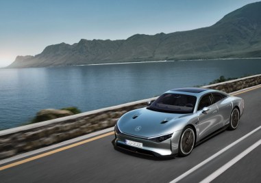 Mercedes Benz представиха официално концептуалният си електрически модел Vision EQXX който предлага