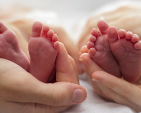 1 към 2 милиона шанс: Близнаци се родиха в различни години в САЩ