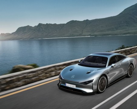 Mercedes-Benz представиха официално концептуалния си електрически модел Vision EQXX