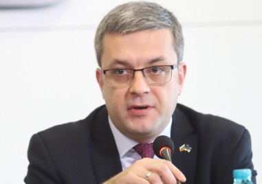 Заместник председателят на парламентарната група на ГЕРБ СДС Тома Биков обяви че