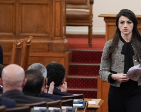 Лена Бориславова: Политическите назначения трябва да се сведат до минимум