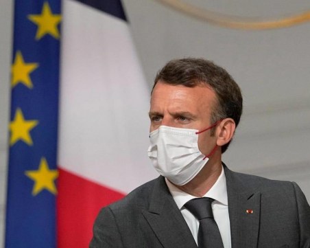 Макрон: Ще направим живота на неваксинираните по-труден