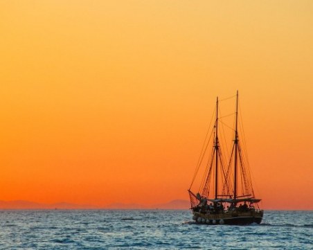 Мистериозен кораб без екипаж приближи бреговете на Япония