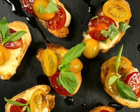 В тоскански стил: Брускети с домати и моцарела