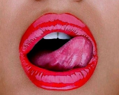 Защо да НЕ използвате слюнката като лубрикант