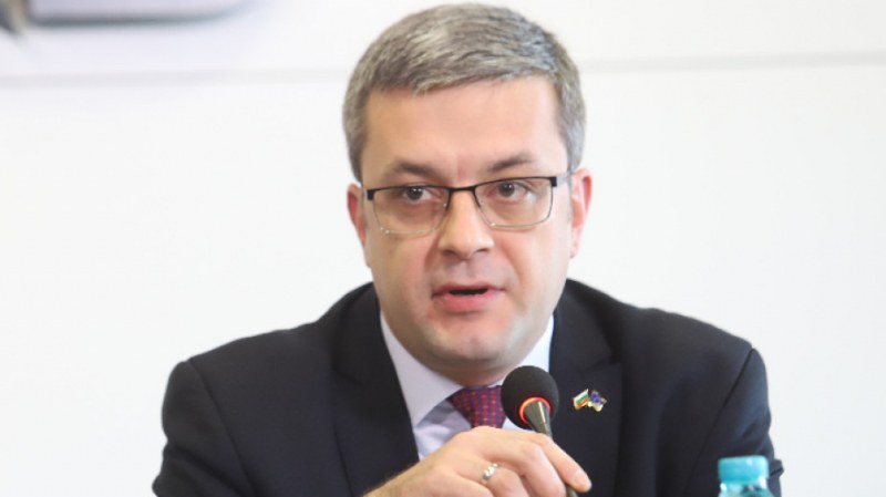 Заместник-председателят на парламентарната група на ГЕРБ-СДС Тома Биков обяви, че