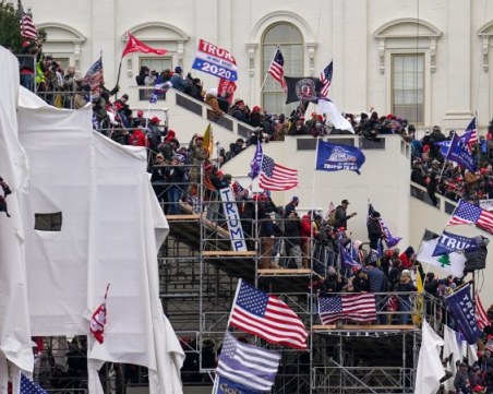 Байдън на годишнината от щурма на Капитолия: Отново участваме в борбата между демокрацията и автокрацията