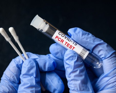 Без тест за COVID-19 за ваксинирани преди пътуване до Англия