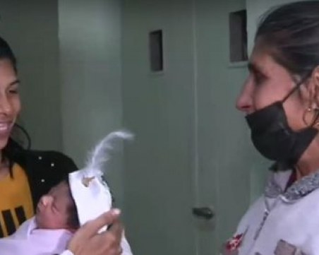 Малкият Исус и влъхвите с микрофони