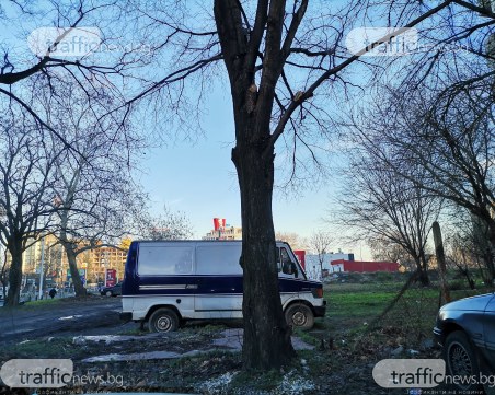 Зелена площ, депо, паркинг? Глобиха пловдивчани, докато терен от 4 дка търси същността си