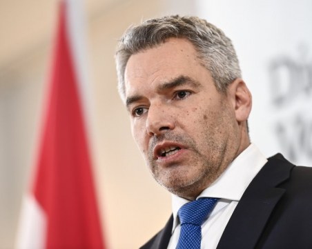 Канцлерът на Австрия е с COVID