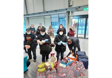 Българските граждани блокирани на летището Франкфурт Хан получиха продукти