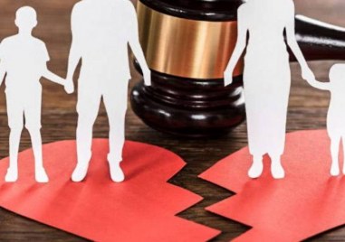 Семейства в Гърция се развеждат заради разногласия дали децата им