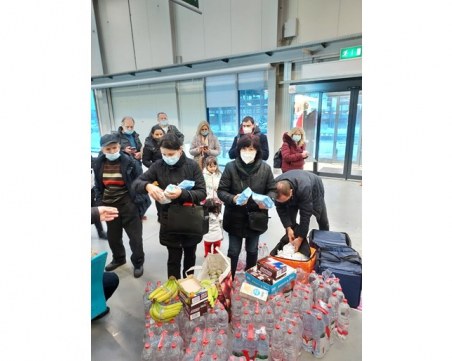 Българите, блокирани във Франкфурт, получиха вода, храна и лекарства