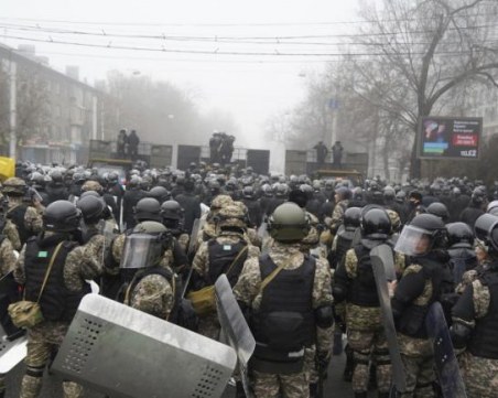 Путин и Токаев с телефонен разговор за бунта в Казахстан