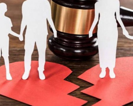 Семейства в Гърция се развеждат заради разногласия дали децата им да бъдат ваксинирани