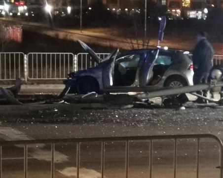 Тежка катастрофа между два автомобила в София, на място са екипи на полиция и пожарна